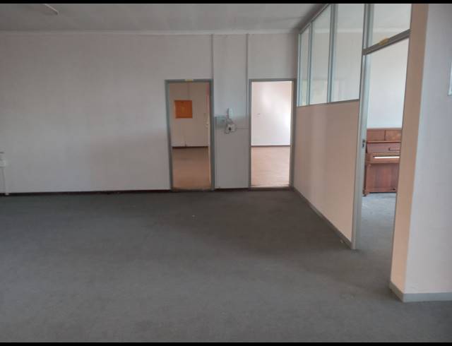 348M² BUILDING TO LET IN APEX